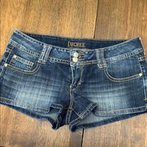 Decree short shorts